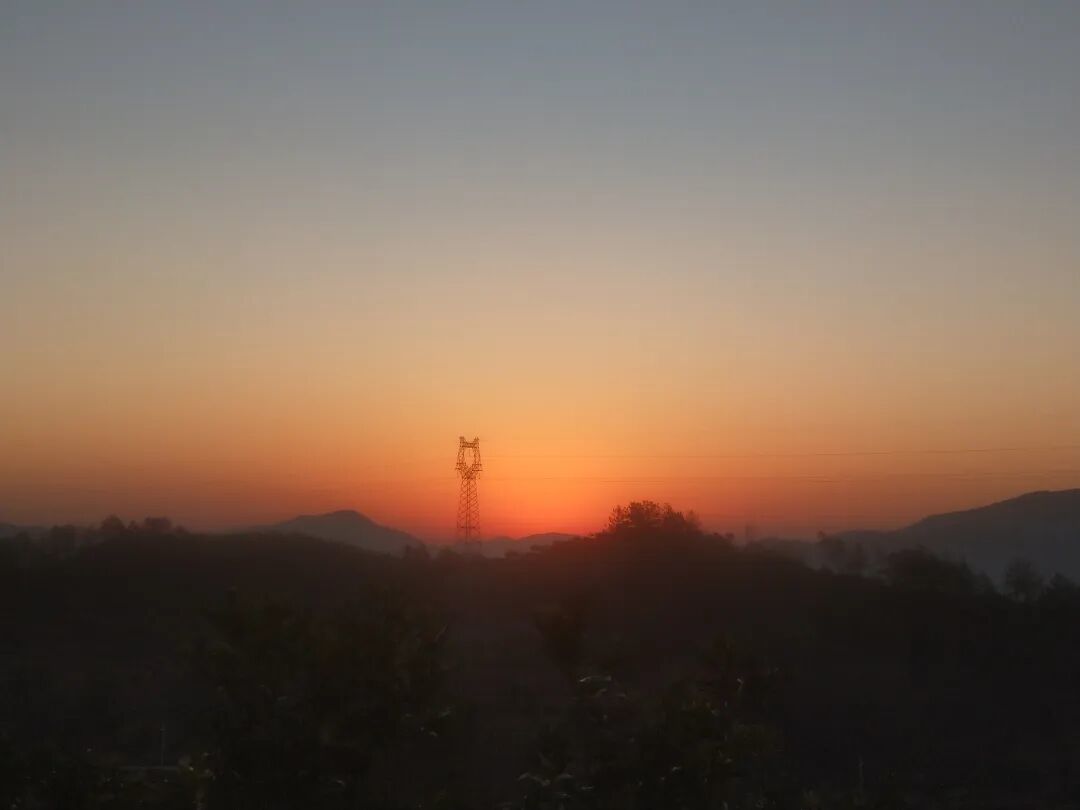 山上农场的夕阳 | 受访者供图