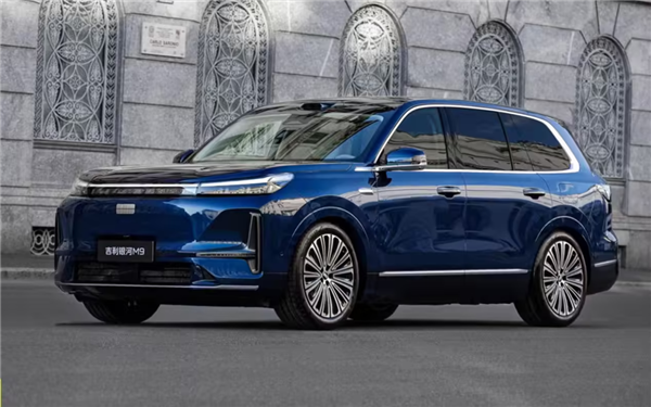 新款L9的配置很顶 但好像少了点理想味