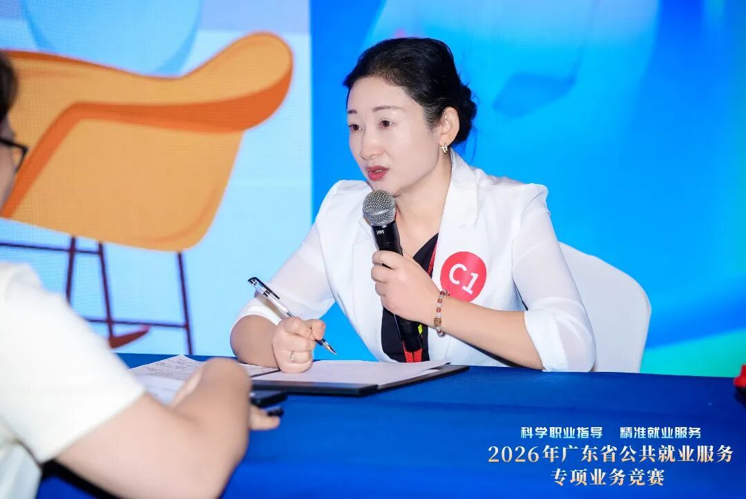 陈丹同志职业指导赛事实操环节.jpg