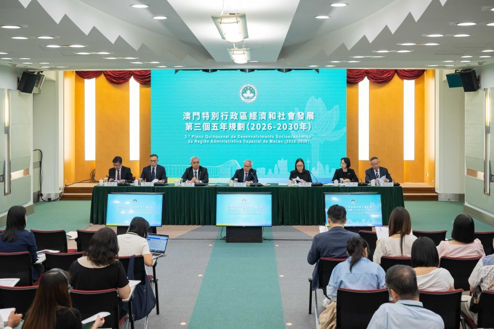 这是8月18日拍摄的《澳门特别行政区经济和社会发展第三个五年规划(2026-2030年)》新闻发布会现场。新华社发(张金加摄)