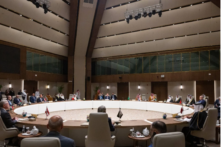 当地时间3月18日,12国外长在利雅得举行磋商会议。图源:沙特《中东报》