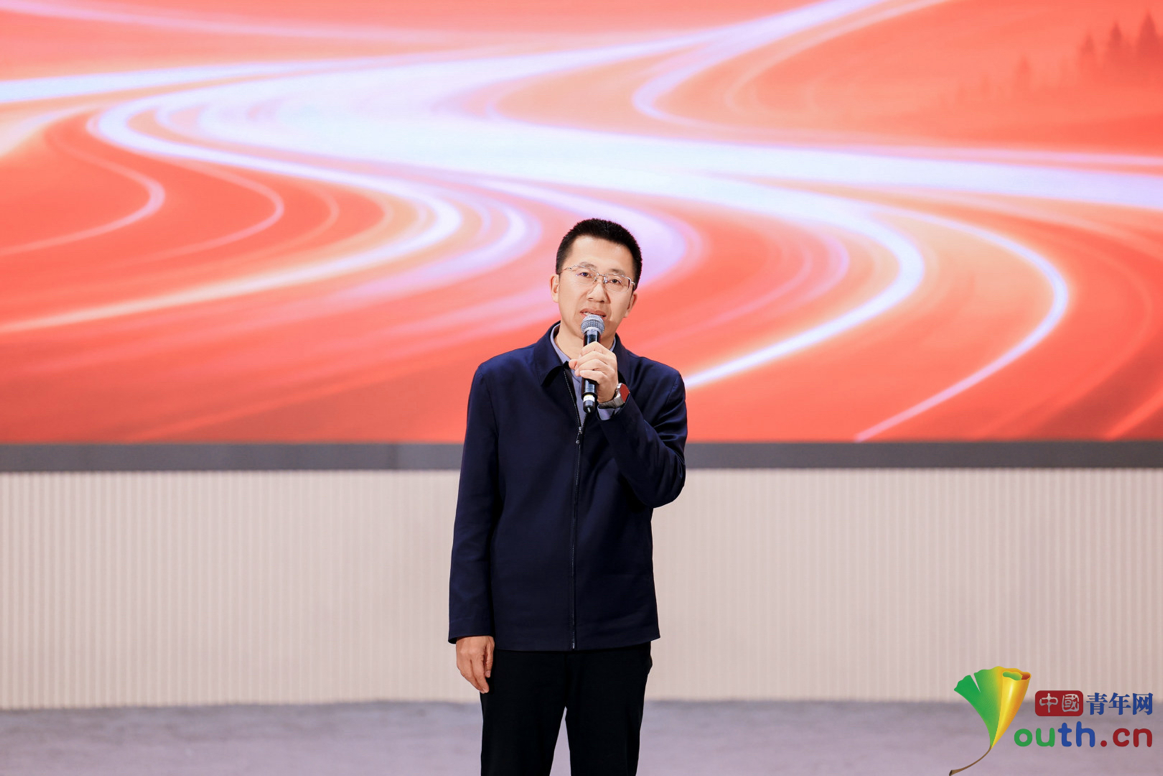 傅锁根进行分享。中国青年网记者 高蕾 摄