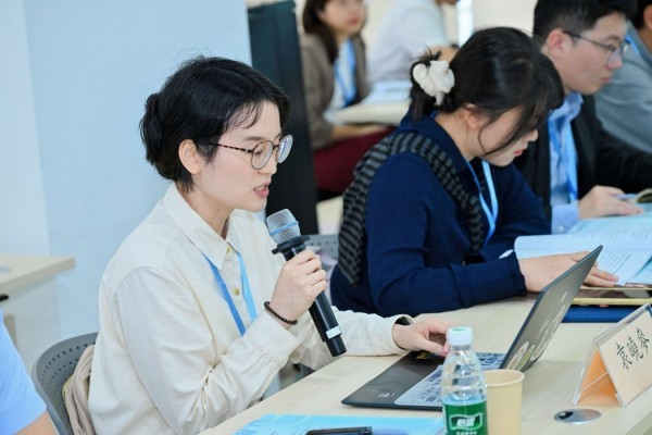 中评智库基金会助理商讨员、中评社商讨部大数据分析师袁晓麦（图源：主持方提供）