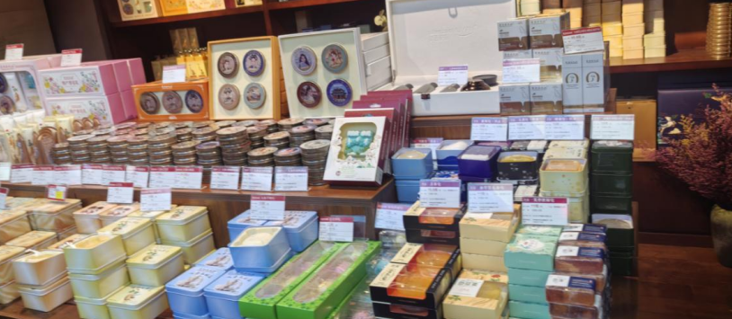 “官参局”产品区内,人参产品琳琅满目 孟海鹰/摄