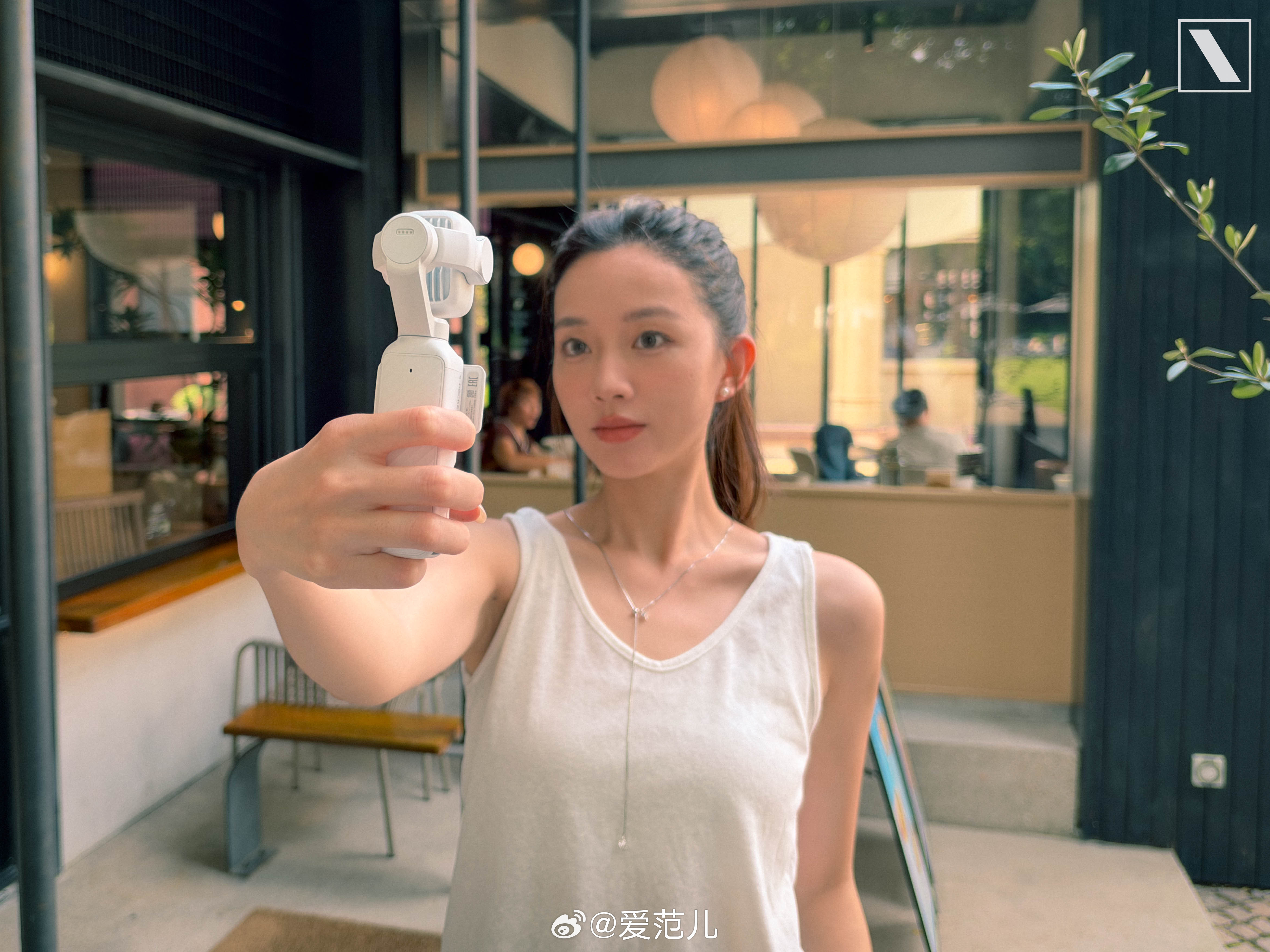 #爱范儿图赏#｜白色 Pocket 4P：清清爽爽换身新衣裳 爱范君