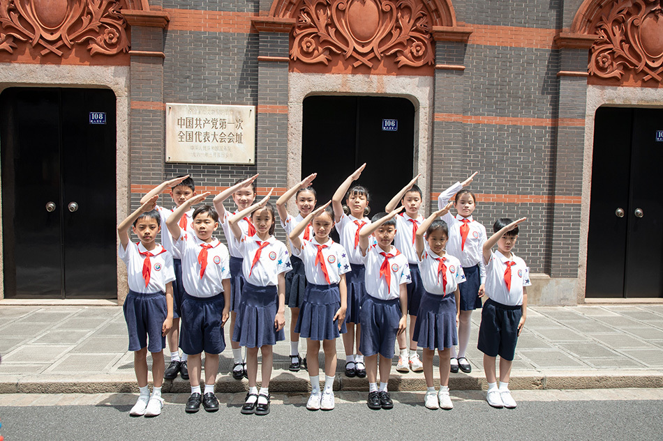 上海市黄浦区卢湾一中心小学“红喇叭”小讲解员社团的小学生们。吴之渊 摄