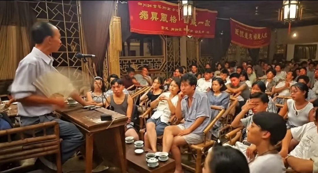 李伯清早年在悦来茶园说书(受访者供图)