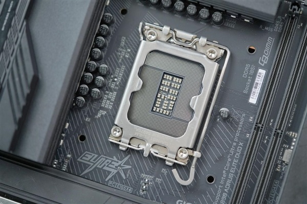 5个M.2插槽堆满！技嘉Z890 AORUS ELITE DUO X主板图赏