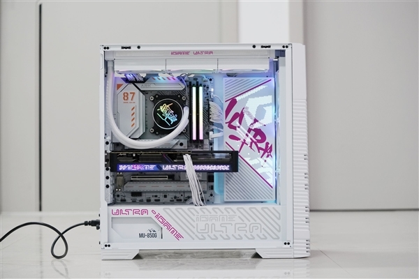 嘻哈涂鸦太吸睛！七彩虹RTX 5070 Ultra OC 12GB图赏