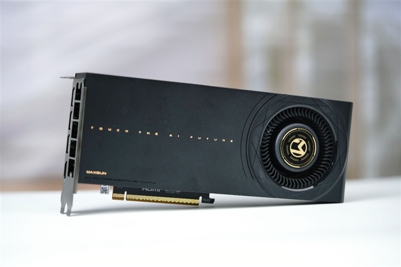 32GB显存才是第一生产力！英特尔锐炫 Pro B70评测：中小企业AI降本神器