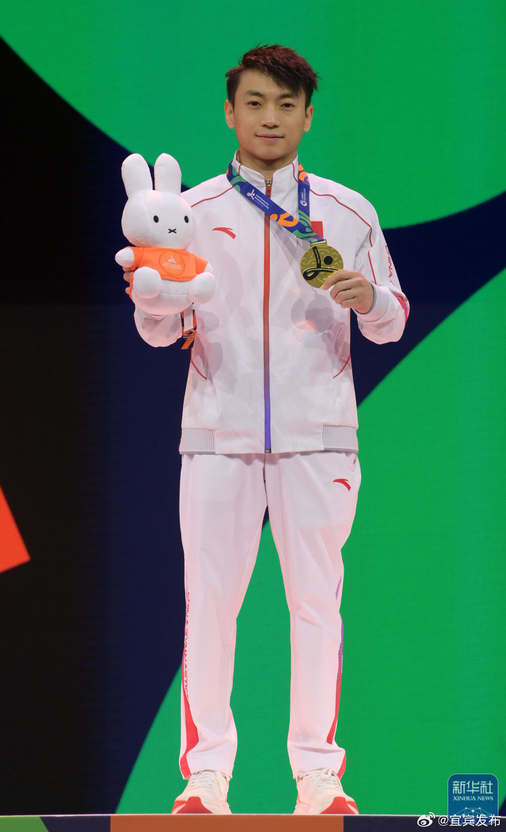 【邹敬园成就体操世锦赛双杠“五冠王”】第54届世界体操锦标赛25日在