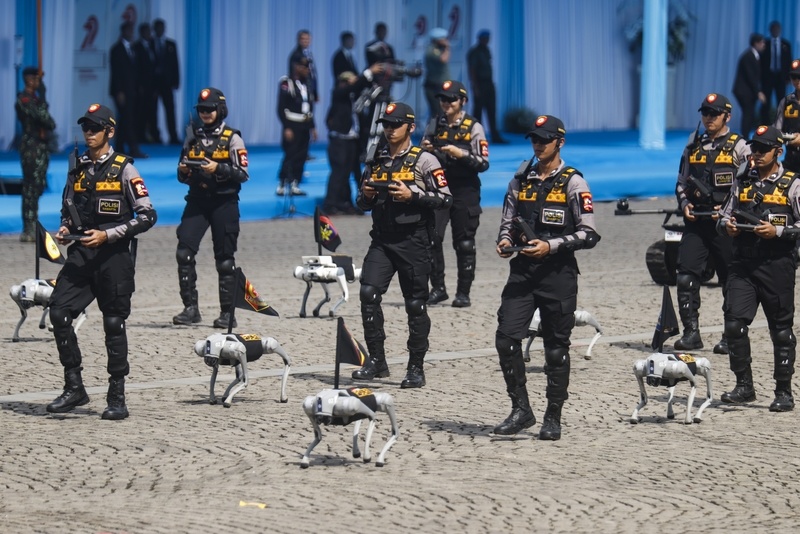 2025年7月1日,印尼雅加达,印尼机器人警察部队在印尼国家警察成立79周年纪念仪式上行进 IC photo