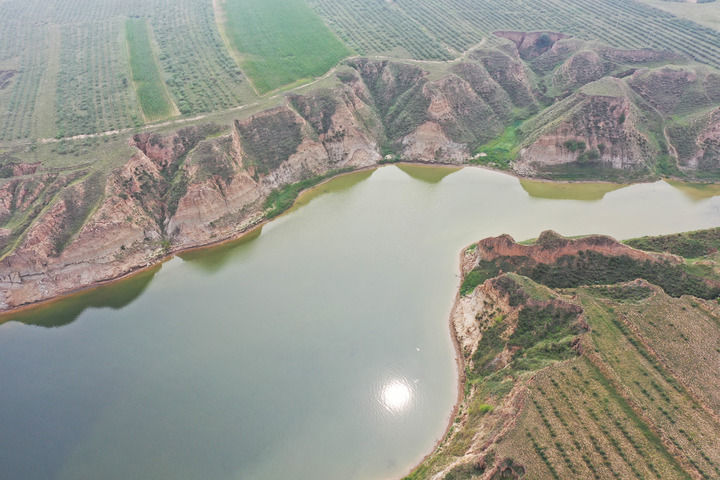 流经山西大同云州区南坨村的桑干河。（新华社记者杨晨光摄）