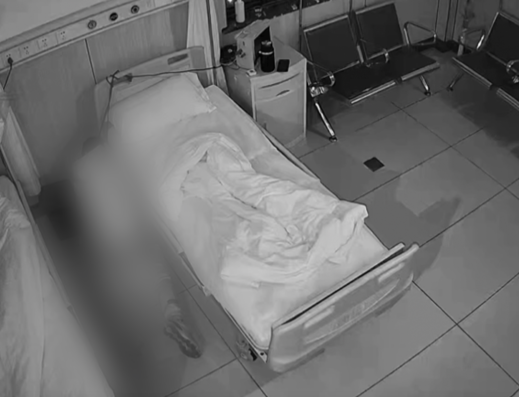 医院留观室内监控记录下患者自缢经过。图/受访者提供。