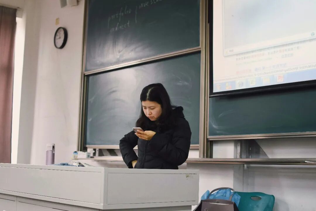 老师的热情在逐渐磨损。(图/unsplash)