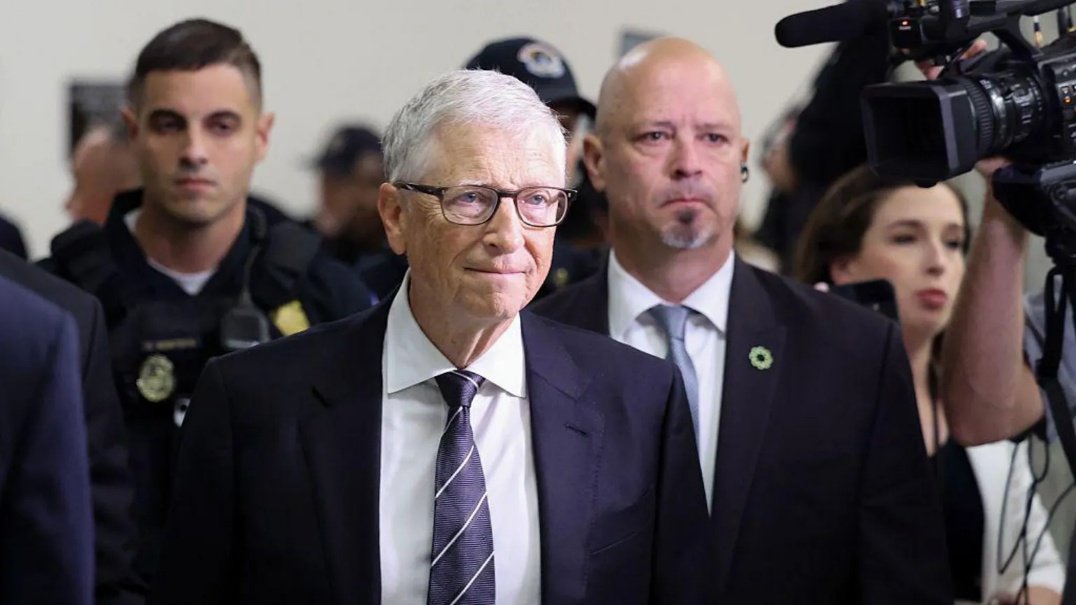 微软公司创始人比尔&middot;盖茨10日出席美国国会众议院监督委员会的闭门听证会。图源：外媒