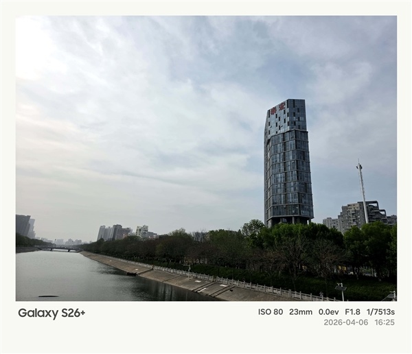 第五代骁龙8至尊版加持！三星Galaxy S26+手机体验评测：浮薄与性能兼得