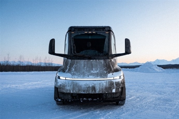 特斯拉半挂卡车官宣阿拉斯加冬测！马斯克：今年将实现大规模量产