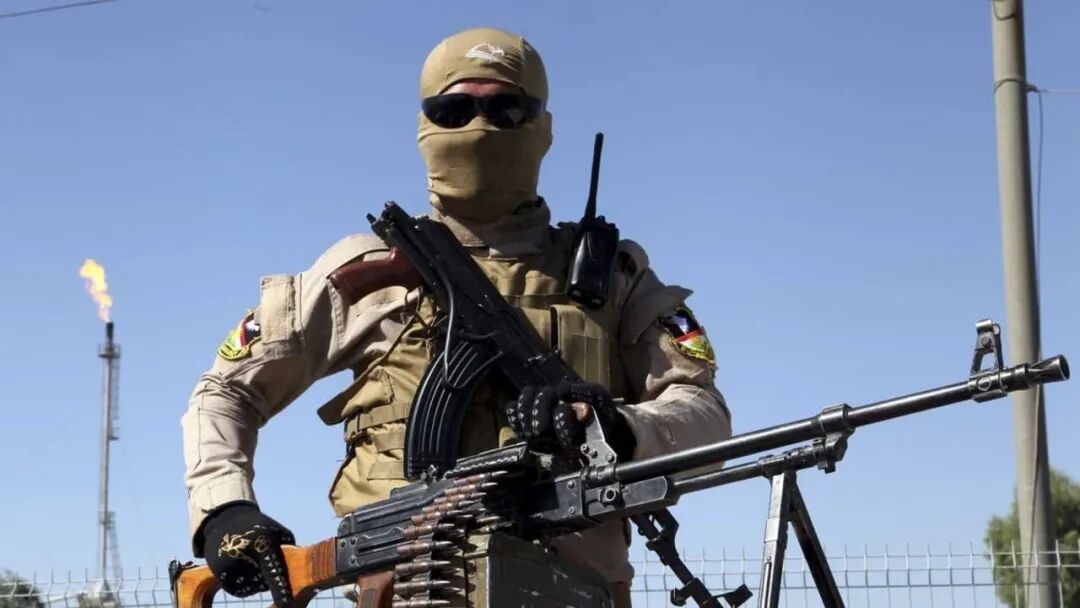 ◆一名在伊拉克的库尔德战士。