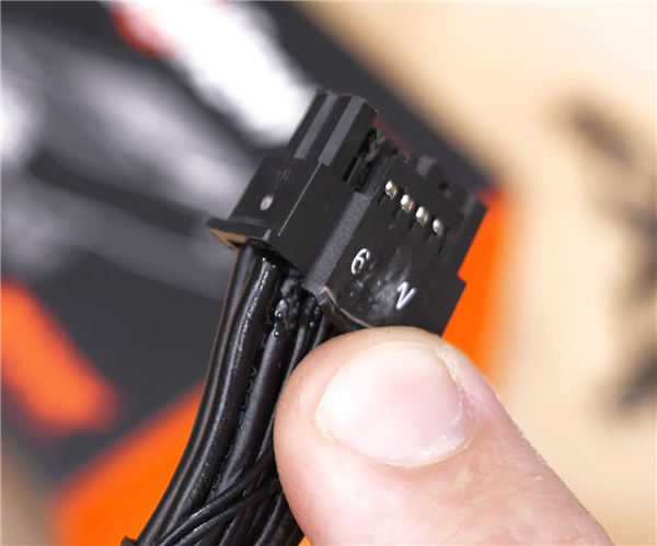 RTX 5090又烧了！专业评测媒体也难逃：直飙175&deg;C
