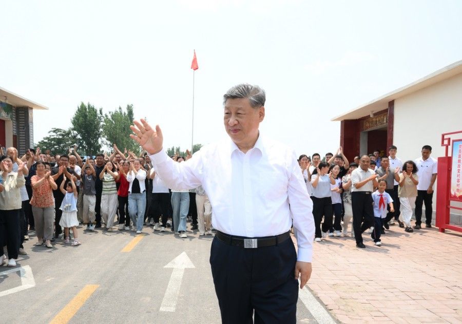 2026年6月24日，习近平总书记在山东省德州市陵城区边临镇西于架村，同村民们亲切交流。新华社记者 谢环驰 摄