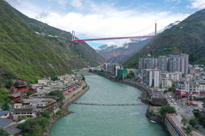 2026年5月19日在四川省泸定县拍摄的泸定桥(无人机照片)。新华社记者 胥冰洁 摄