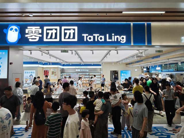 零团团首店,顾客摩肩接踵。李祥锐摄