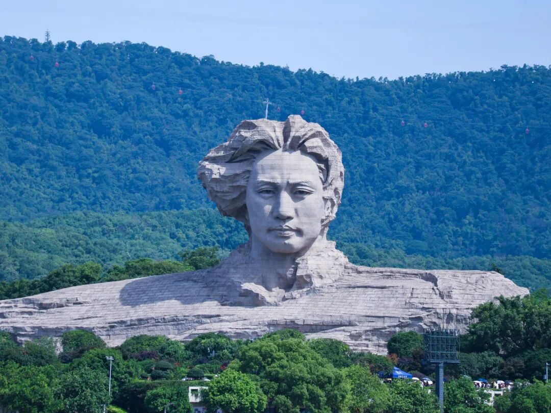 摄图网_701793236_长沙橘子洲毛主席雕像_(非营利使用).jpg