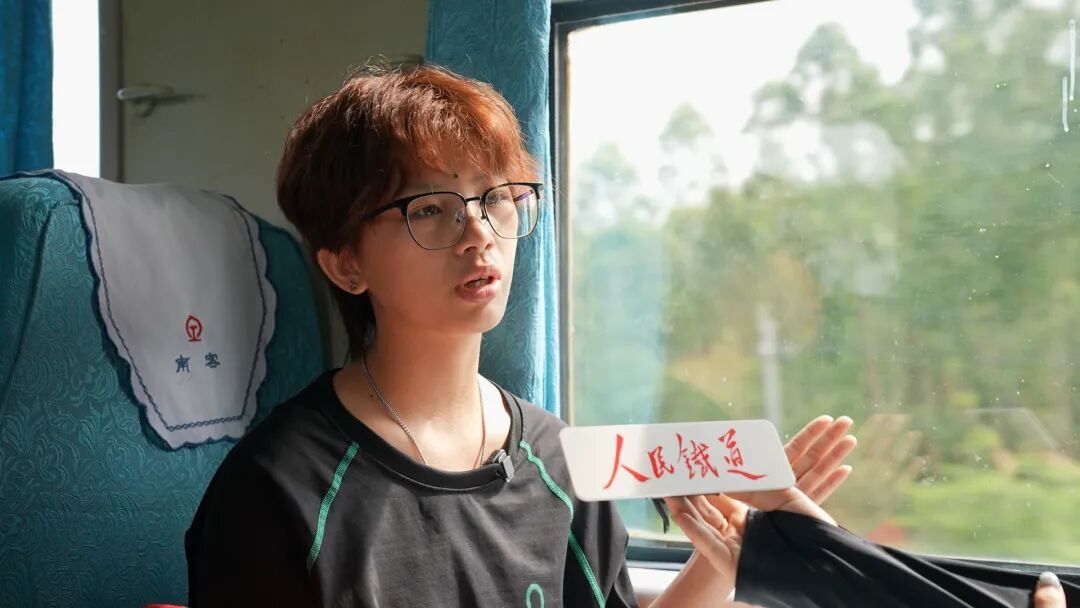 罗伟菱
