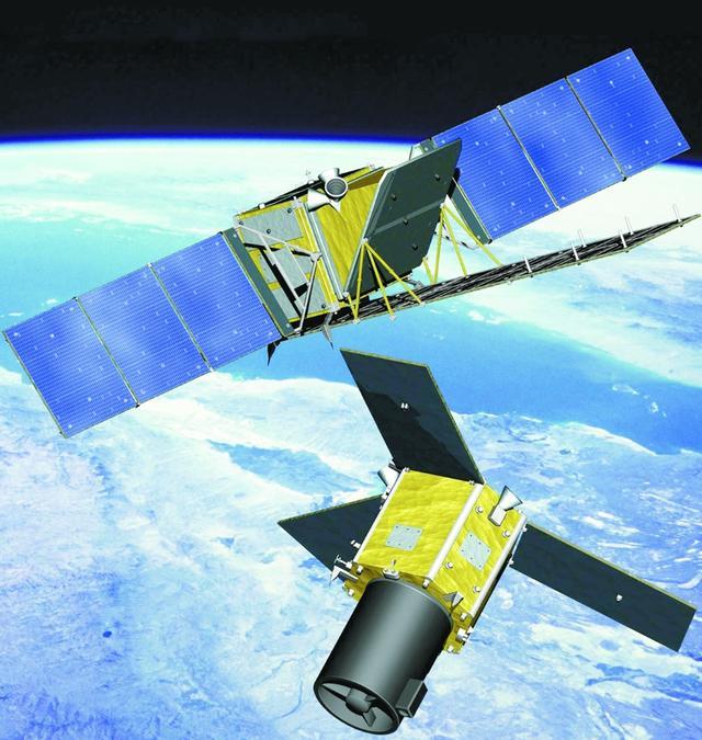 日本雷达侦察卫星和光学侦察卫星的概念图。（图源：美国“太空”网站）