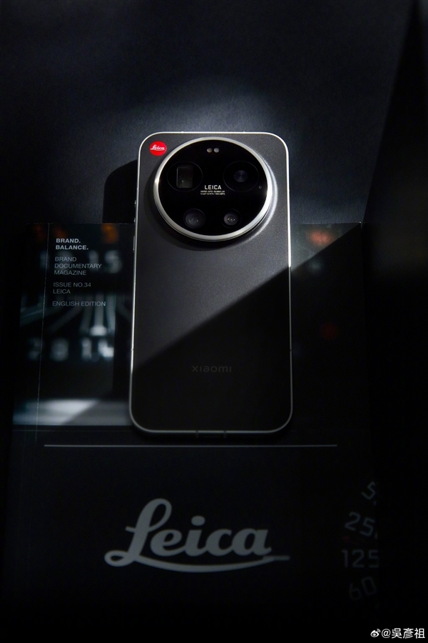吴彦祖开箱小米17 Ultra徕卡版黑银新配色：经典十足！
