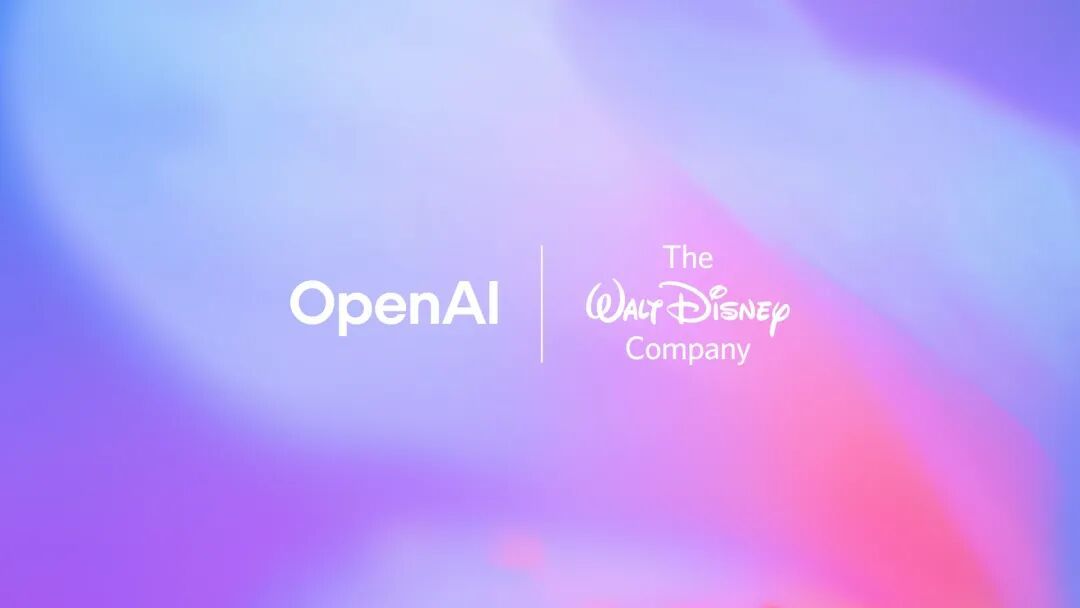 紫、青、マゼンタが渦巻く背景に、OpenAI とウォルト・ディズニー・カンパニーの白いロゴが配置されている画像。