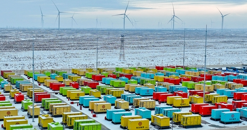 2025年12月22日 ,甘肃省张掖市临泽县北部滩新能源产业园300MW/1200MWh独立储能电站。 IC Photo