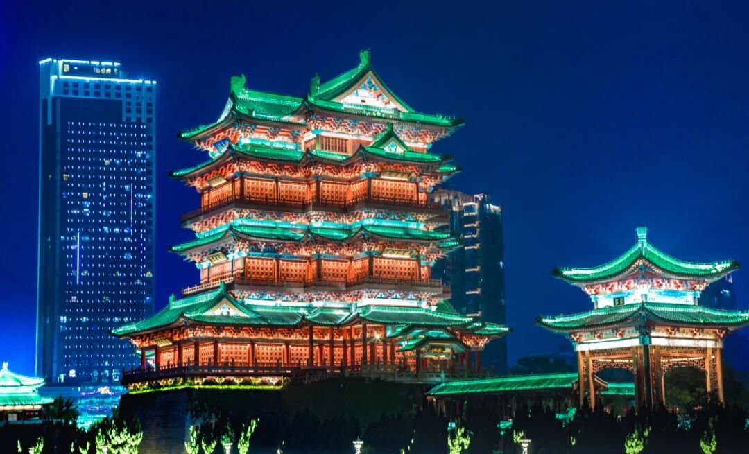 摄图网_501260098_南昌地标滕王阁夜景(企业商用).jpg