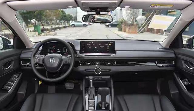 预算13万不看网红车，我提了英仕派，这才叫B级车底盘！-有驾