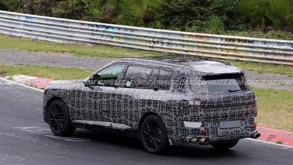 宝马最大车型 2028款X7原型曝光：V8动力不砍反加码