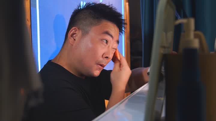 Copy_金秋走基层·坚守 小剧场里唱扬州 曲艺工作者连轴转(1).jpg