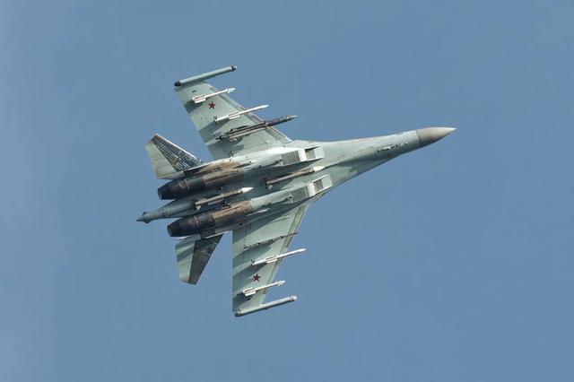 【苏-35S挂在R-37M与R-77-1】