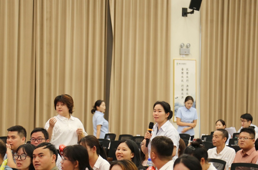 观众互动1.jpg