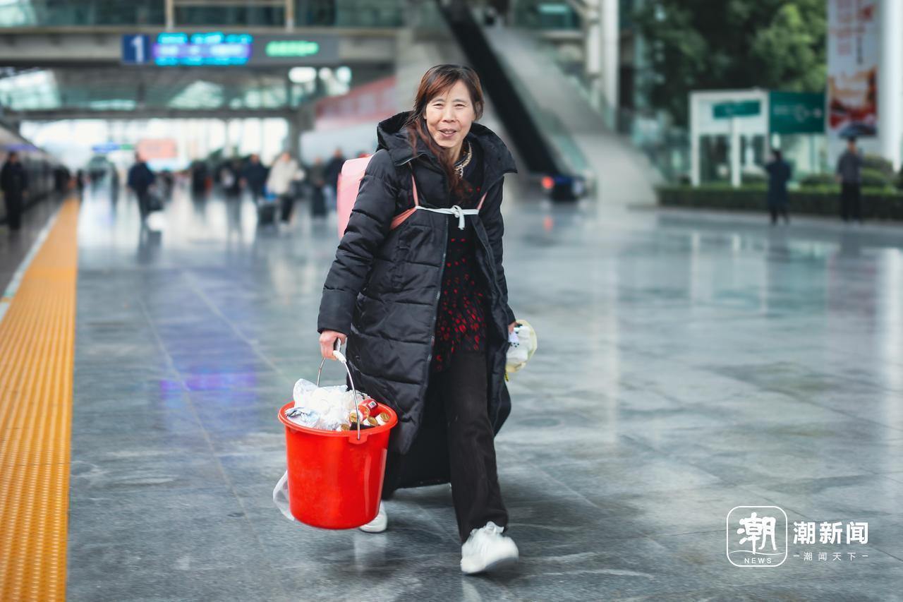 奔跑中的牟小女。谢春晖/摄