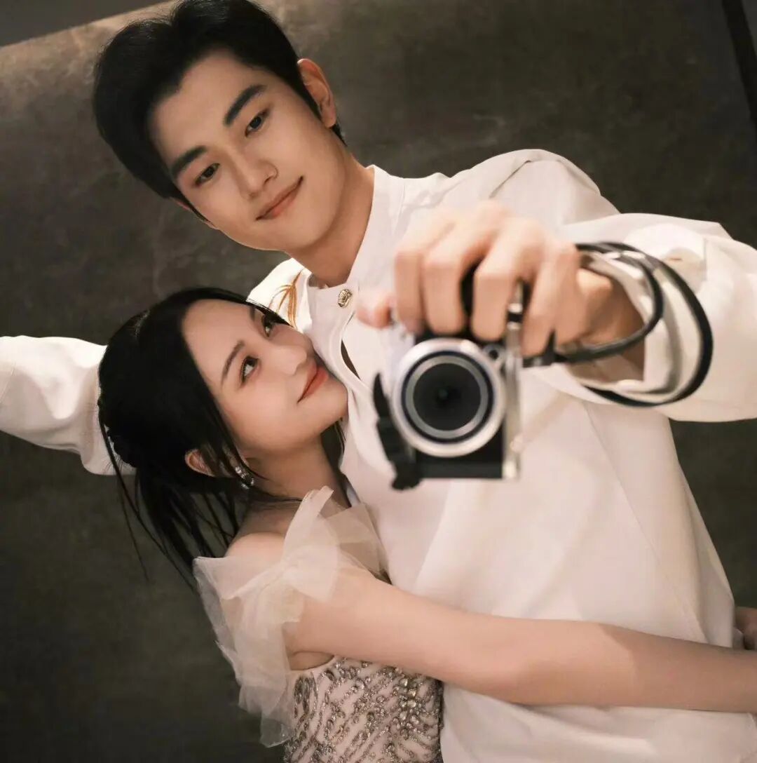 过气女星,靠姐弟恋翻身