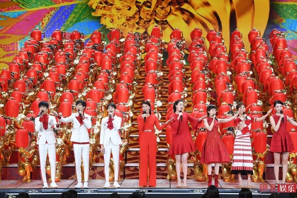 2017年春晚,“五美”与TFBOYS一起开场