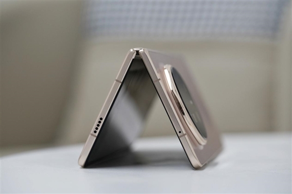 史上最大电池折叠屏旗舰！荣耀Magic V6图赏