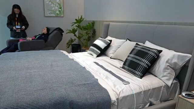 图片开头：新华社