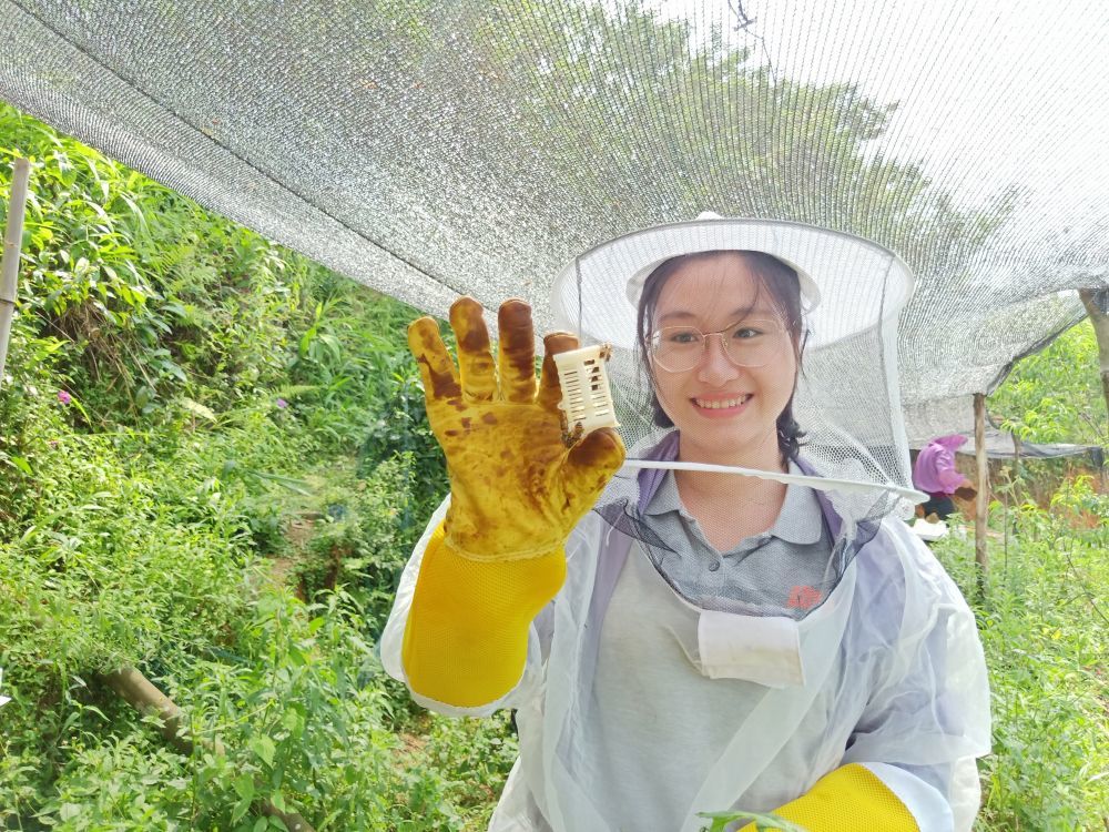 这是黄文秀生前的工作照(资料照片)。新华社发