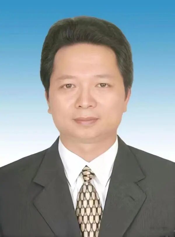 区党工委委员潘新雅