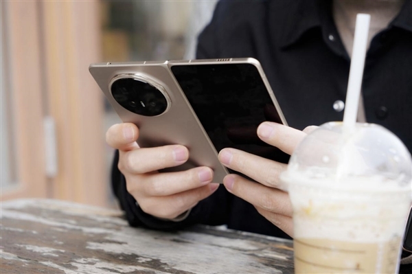 史上最大电池折叠屏旗舰！荣耀Magic V6图赏