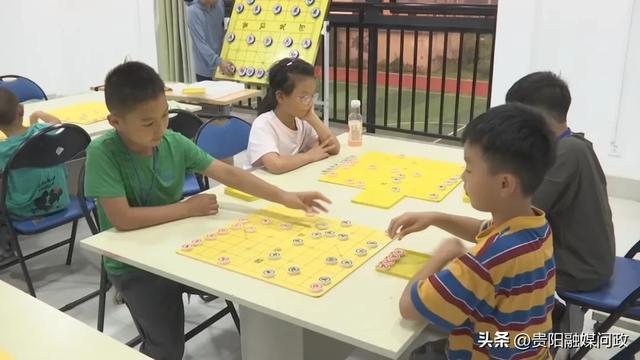 云岩区图书馆开设少儿象棋公益课程