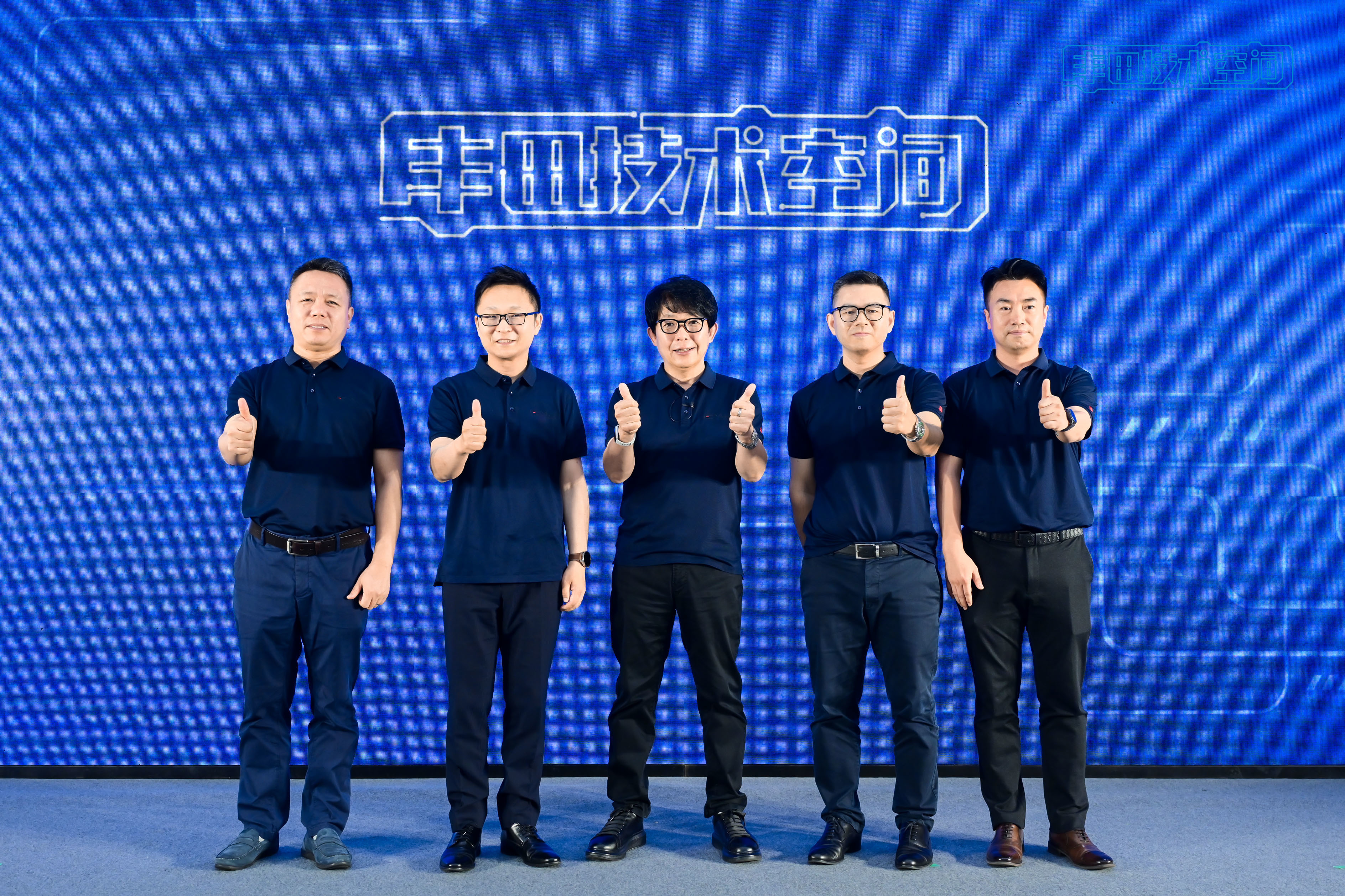 中国工程师许天龙(最右)为负责下一代卡罗拉的首席工程师