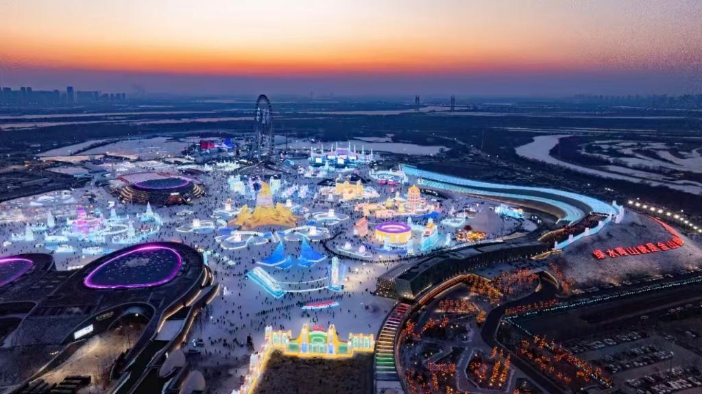 追光|促进冰雪经济，“冰超”“冰博”有妙招